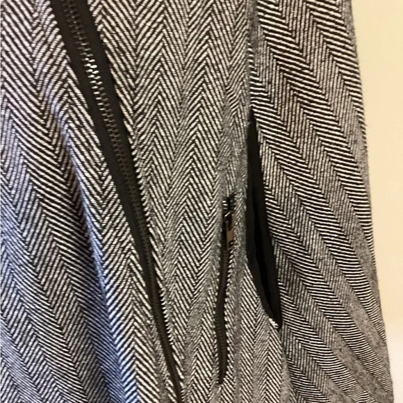 Haoduoyi Herringbone‎ Side Zip Cape, M - Picture 6 of 6